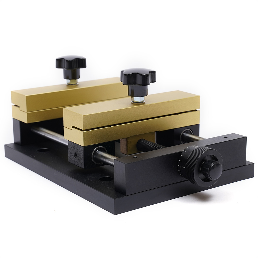 Industrial Laser Table - อุปกรณ์ยึดจับสำหรับเครื่องตัดเลเซอร์ แกะสลัก และมาร์กกิ้ง ทำจากอะลูมิเนียมอัลลอยด์ชุบอโนไดซ์ พร้อมตัวหนีบเลื่อนแบบยึดด้านเดียว มีรูยึดแบบ