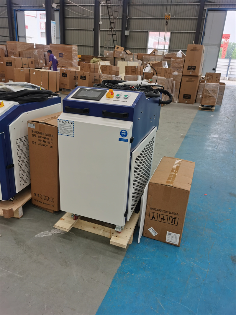 Industrial Laser Rust Removal Machine - เครื่องทำความสะอาดด้วยเลเซอร์กำลังสูง 6000 วัตต์ สำหรับงานอุตสาหกรรม กำจัดสนิมและสีบนเหล็กกล้าไร้สนิมและโลหะ